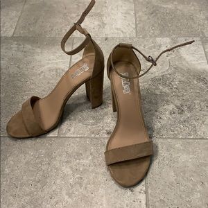 Nude simple heels